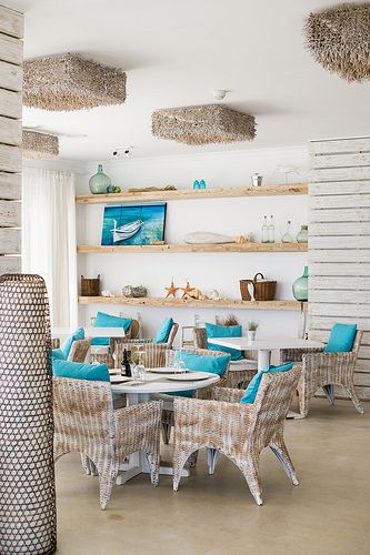 蓝色+草编藤，就说这个地中海风格的餐厅美不美吧！