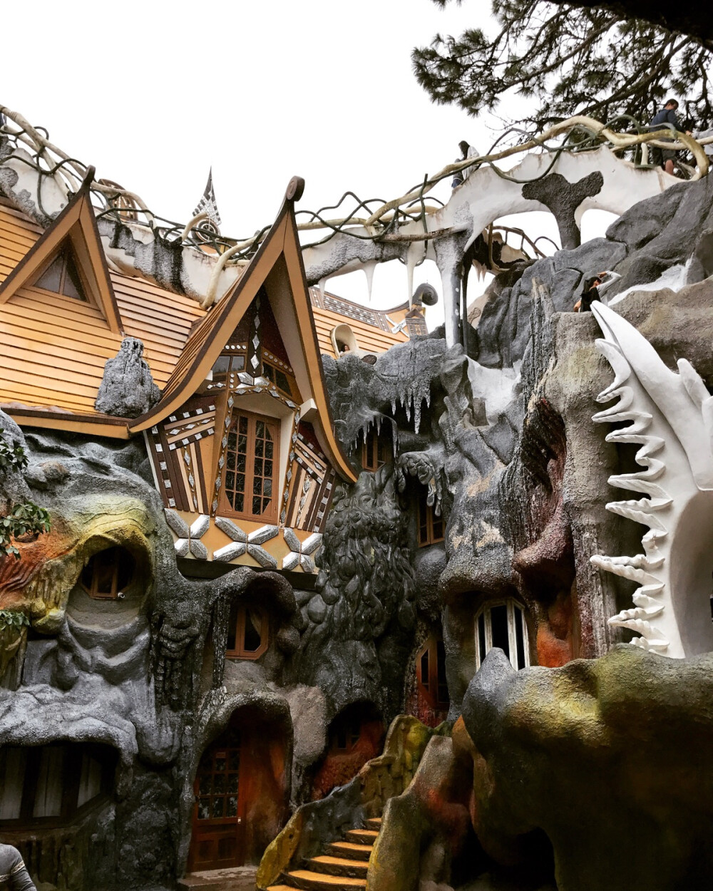 疯狂屋内景,设计师据说是市长的女儿,真的很有才