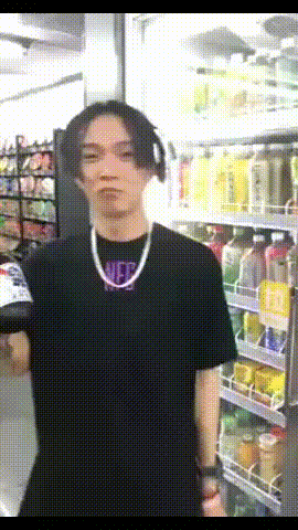 有一点点脸红,你在偷看我