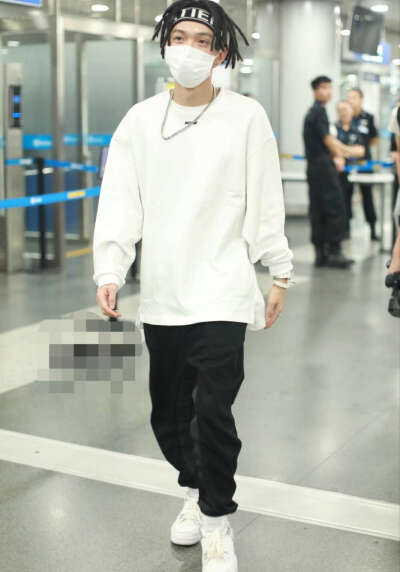 有一点点脸红,你在偷看我