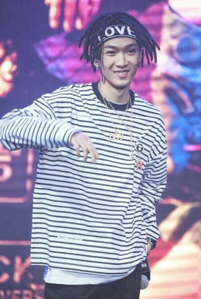 有一点点脸红,你在偷看我