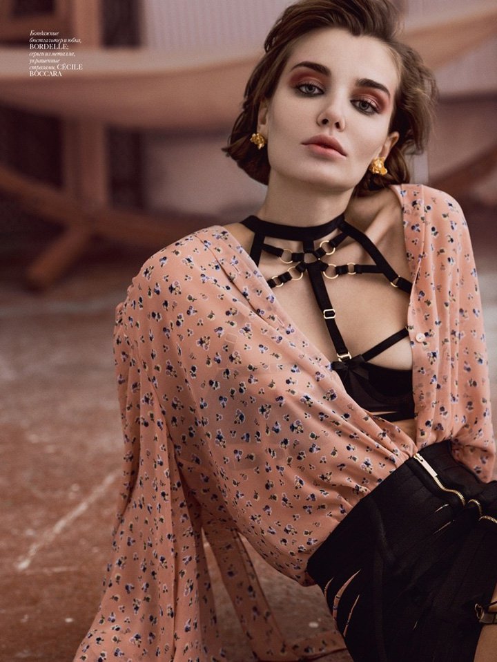 俄罗斯模特 Daria Konovalova登上《Vogue》杂志乌克兰版2016年12月号封面，为杂志拍摄一组时尚大片。摄影师 Angelo D’Agostino 