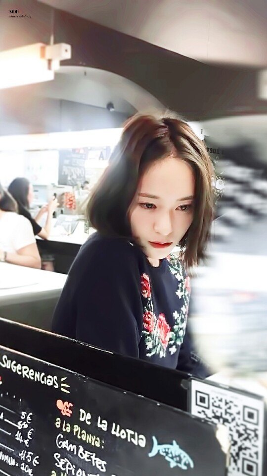 郑秀晶 krystal
短发的秀晶酷酷的