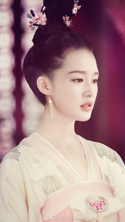 周末了冒个泡 #李沁##李沁海上繁花# ​​​​