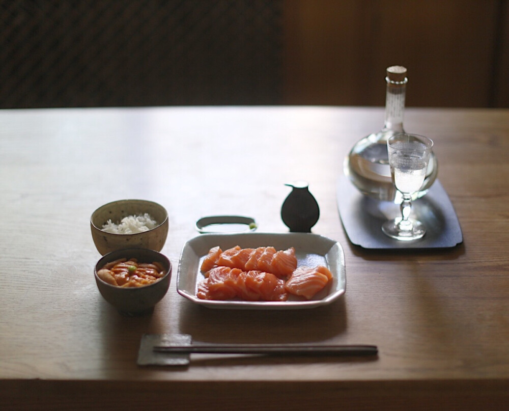 周末七零八落的饭。
因要照顾每个人的口味，好像一家人都各自在一人食。 ​​​