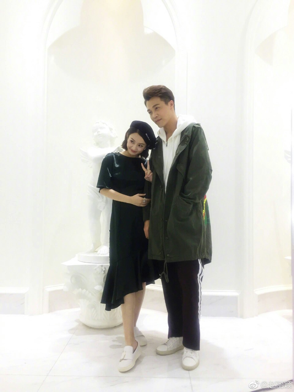 女神，孟瑞合影