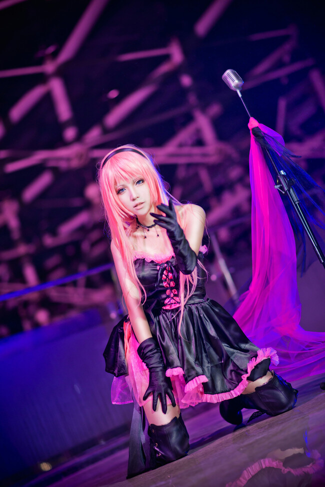 《威风堂々》——LUKA（超会议）--- VOCALOID 角色 巡音流歌 cn: -骨陌- staff摄影：残念 吖虚化妆：-骨陌-后期：-骨陌