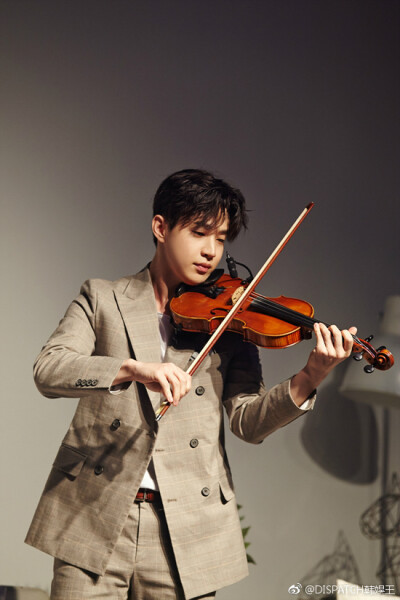 首尔举行 happy henry day with strings