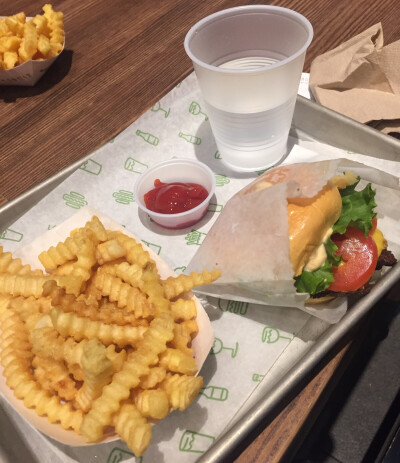 【shake n shack】美国东岸很火的cheeseburger 在洛杉矶也开了五家 