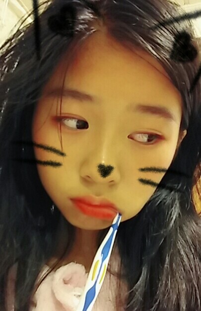 最美好的年华,
最珍贵的青春,
最值得的爱情,
我都给你了,
可你,
却把它们,
扔进了岁月的时光里
绞碎,再绞碎,
化为虚无。。。。。
闺蜜头像~女生头像~
