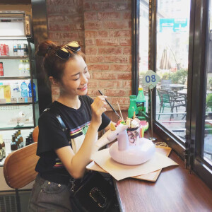 元气美少女 颜晗
本人照片  禁拿图