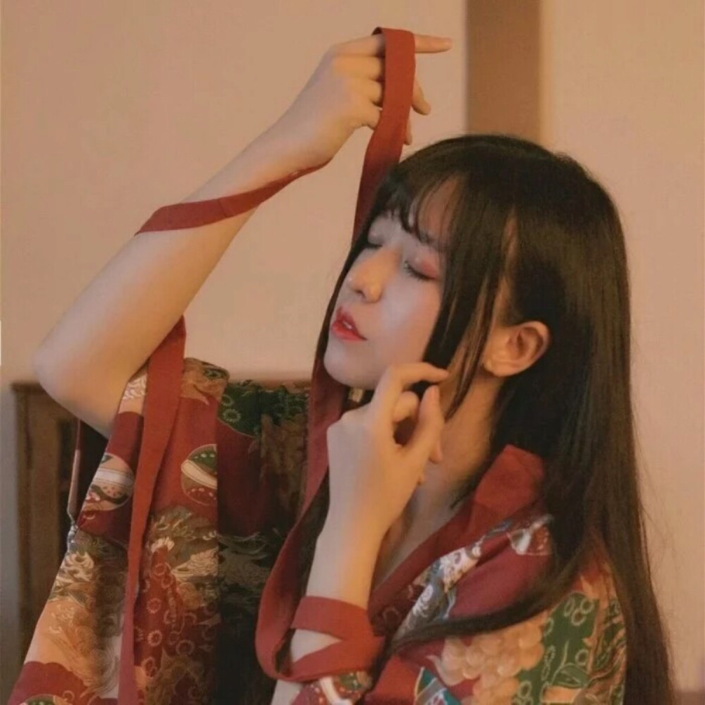 古风头像·真人/一曲一场叹，一生为一人。 