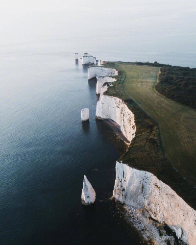 英国 Old Harry Rocks 白崖 。 ​​​