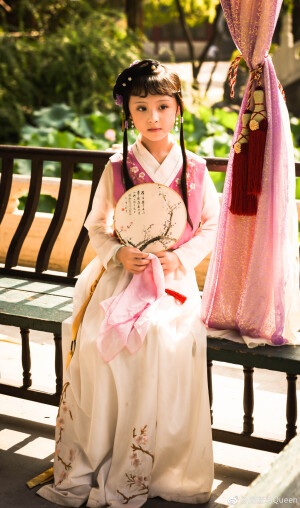 
周漾玥
年龄:10岁
主要作品:《小戏骨:红楼梦之刘姥姥进大观园》等。
代表角色:林黛玉。