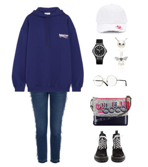 Balenciaga hoodie，Alexander Mcqueen jeans，Proenza Schouler boots，Chanel Fall-Winter2017/18 handbag，Vetements cap，Yvonne Leon studs，Hublot watch，Chanel Round eyeglasses#900