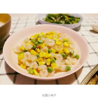 ⋆˖୨୧ 两人食 ୨୧˖⋆
三色炒虾仁 腊肉白粥
日式焙煎芝麻沙拉汁淋油麦菜
戳羊毛毡误了饭点儿 匆匆忙忙拍了几张
年前一定要吃得平平淡淡的呦(｡ì_í｡)
# 小性子食事笔记 # ​​​ ​​​​