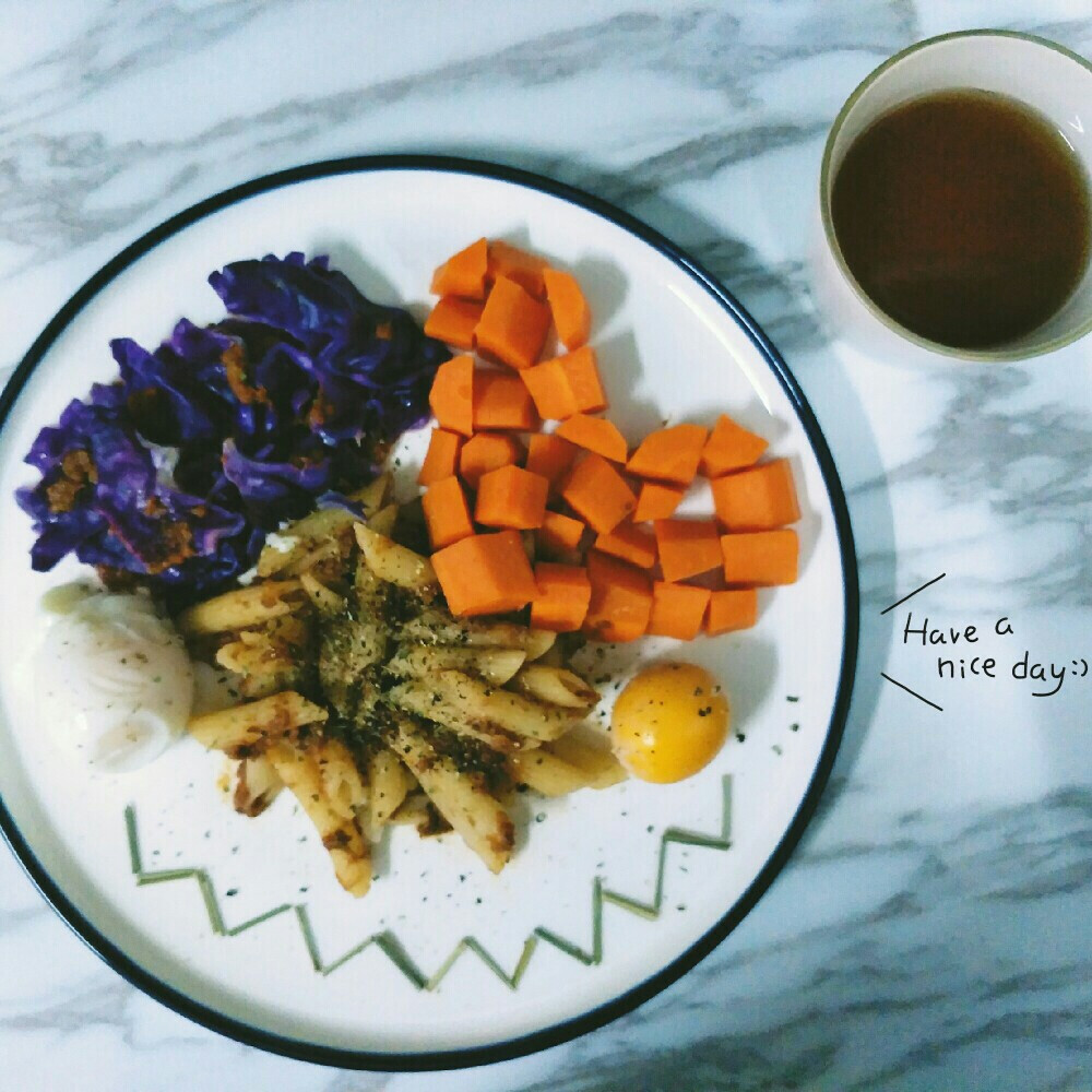 15.10.17
意面+番茄酱 胡萝卜 紫甘蓝
超好吃的水煮蛋
一杯红豆薏仁水