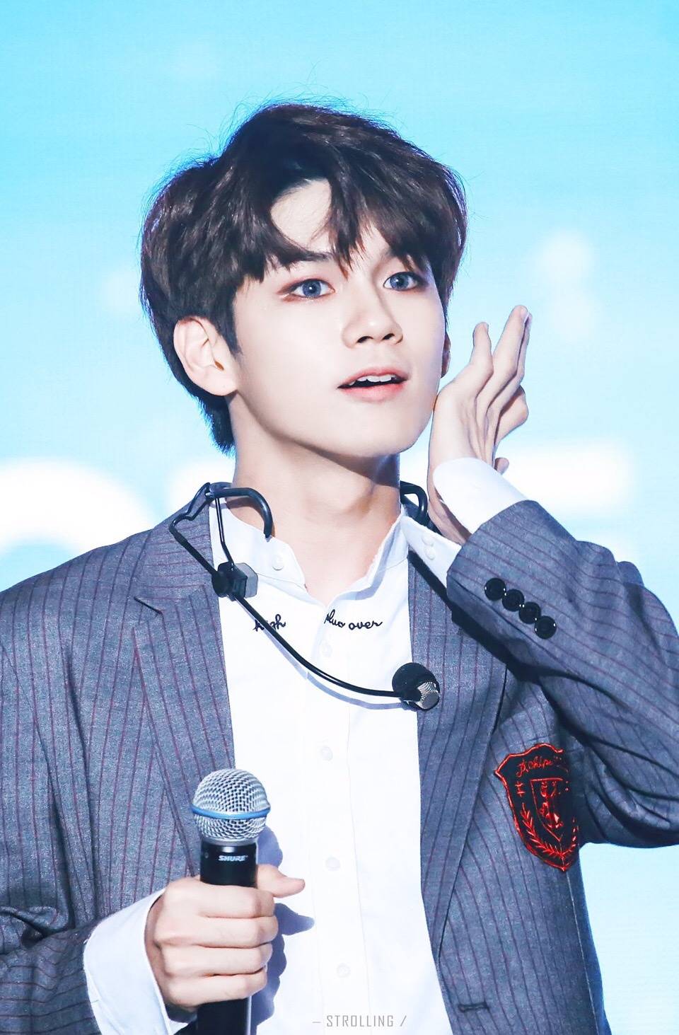 #邕圣祐#wanna one 11.13回归大发！
安利我们小柚哥哥！美男小精灵
cr:微博邕圣祐吧官博_中文首站/图logo