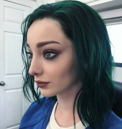 Emma Dumont