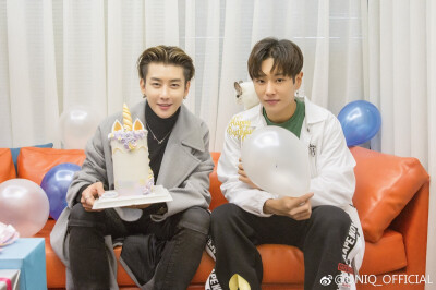 官博更博：#UNIQ出道三周年# UNIQ UNIQ UP！️
虽然今天分隔三地，但...U & I UNIQ，
3rd Birthday Happy～
@UNIQ-王一博 @UNIQ-金圣柱 @UNIQ-曹承衍 @UNIQ-李汶翰 @UNIQ-周艺轩 ​​​