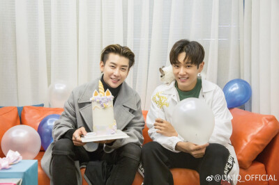 官博更博：#UNIQ出道三周年# UNIQ UNIQ UP！️
虽然今天分隔三地，但...U & I UNIQ，
3rd Birthday Happy～
@UNIQ-王一博 @UNIQ-金圣柱 @UNIQ-曹承衍 @UNIQ-李汶翰 @UNIQ-周艺轩 ​​​