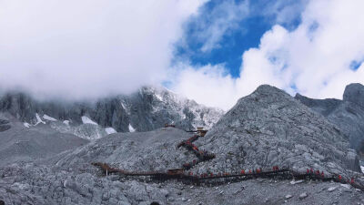 石头山