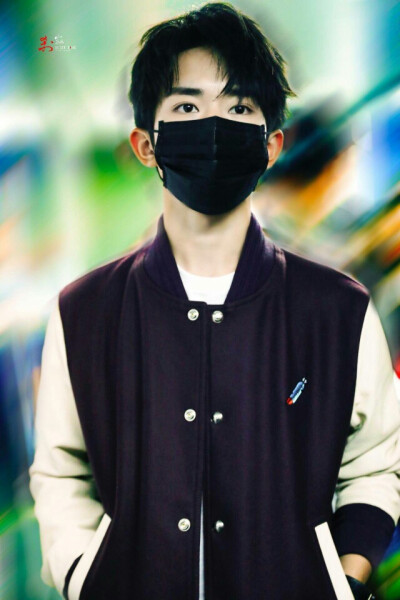 #易烊千玺 #TFBOYS 机场饭拍 高清 帅气 时尚担当易烊千玺