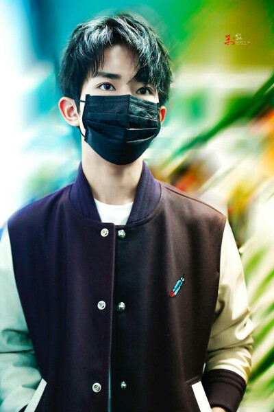 #易烊千玺 #TFBOYS 机场饭拍 高清 帅气 时尚担当易烊千玺