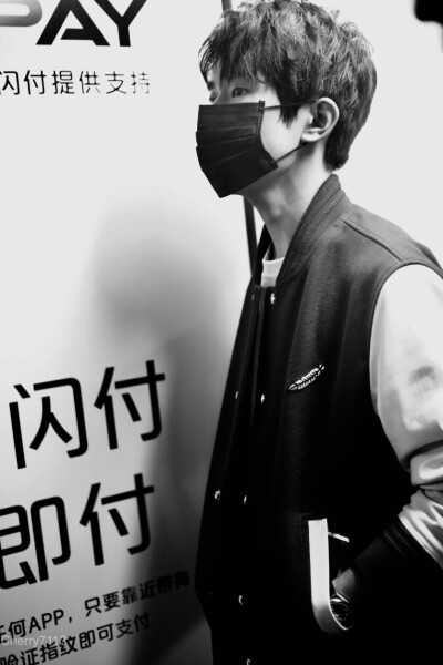 #易烊千玺 #TFBOYS 机场饭拍 高清 帅气 时尚担当易烊千玺