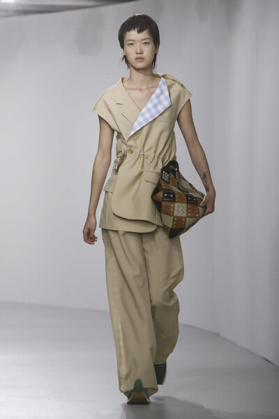 2018春夏巴黎时装周：罗意威 (Loewe) 女装秀