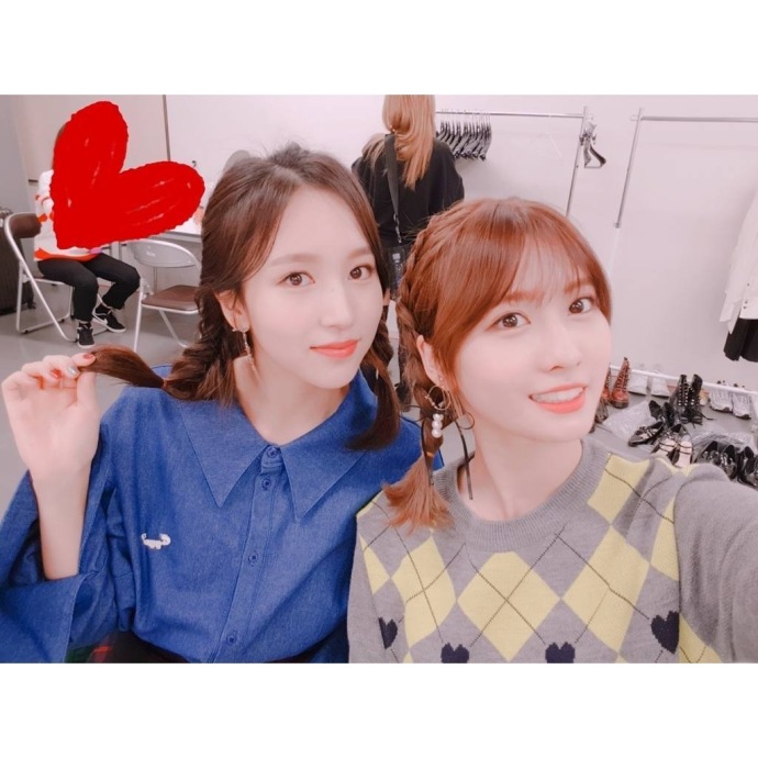 【ig自拍/JPG】#名井南#Mina#平井桃#Momo#Twice#抱图点赞喜欢收藏。