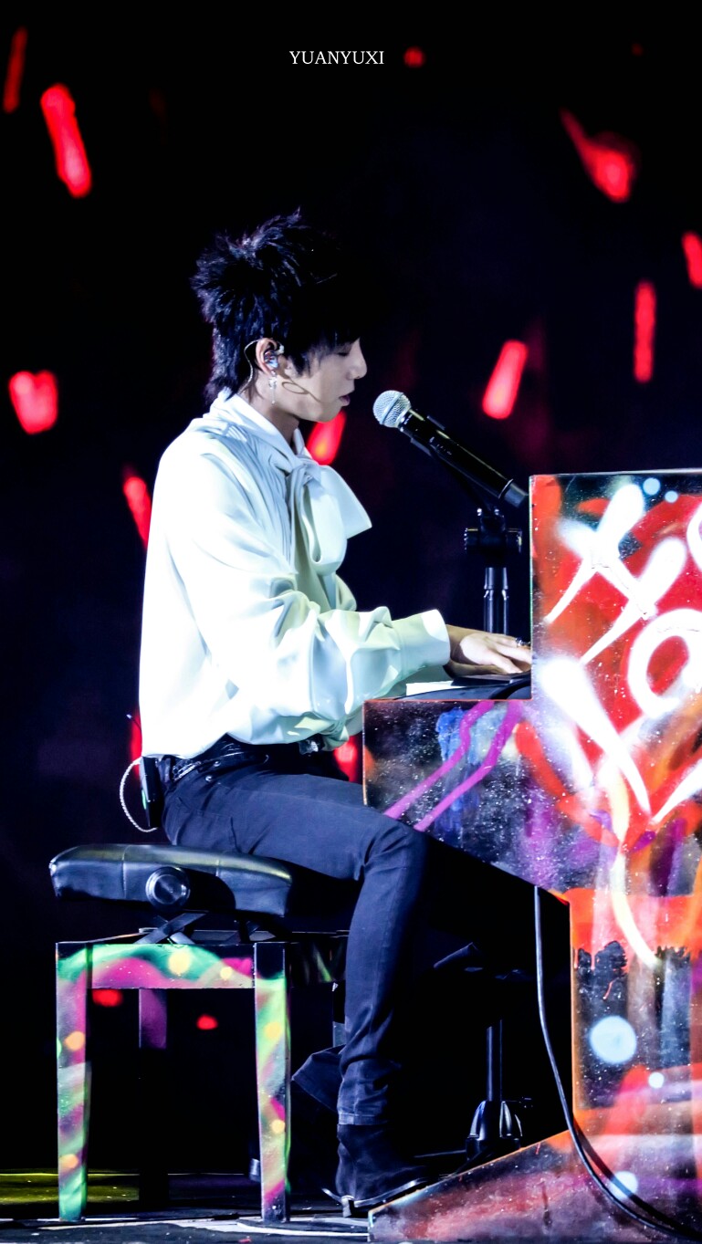 华晨宇 2017 10/13/14 火星演唱会 高清壁纸