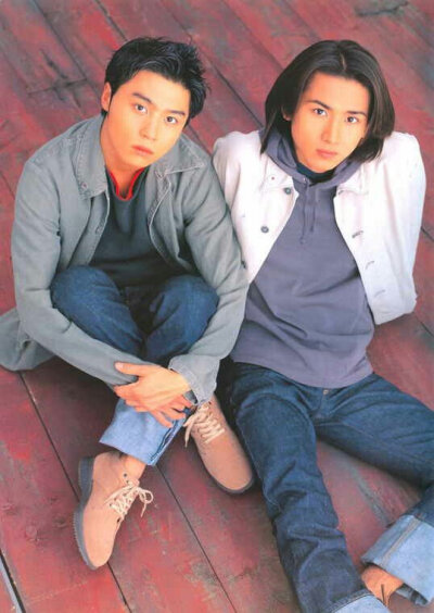 
近畿小子(KinKi Kids[1])，是日本杰尼斯事务所旗下的双人组合。成员为堂本光一及堂本刚，于1993年8月6日组成。1997年7月21日正式出道。代表作有《硝子の少年》、《雨のMelody/to Heart 》等。