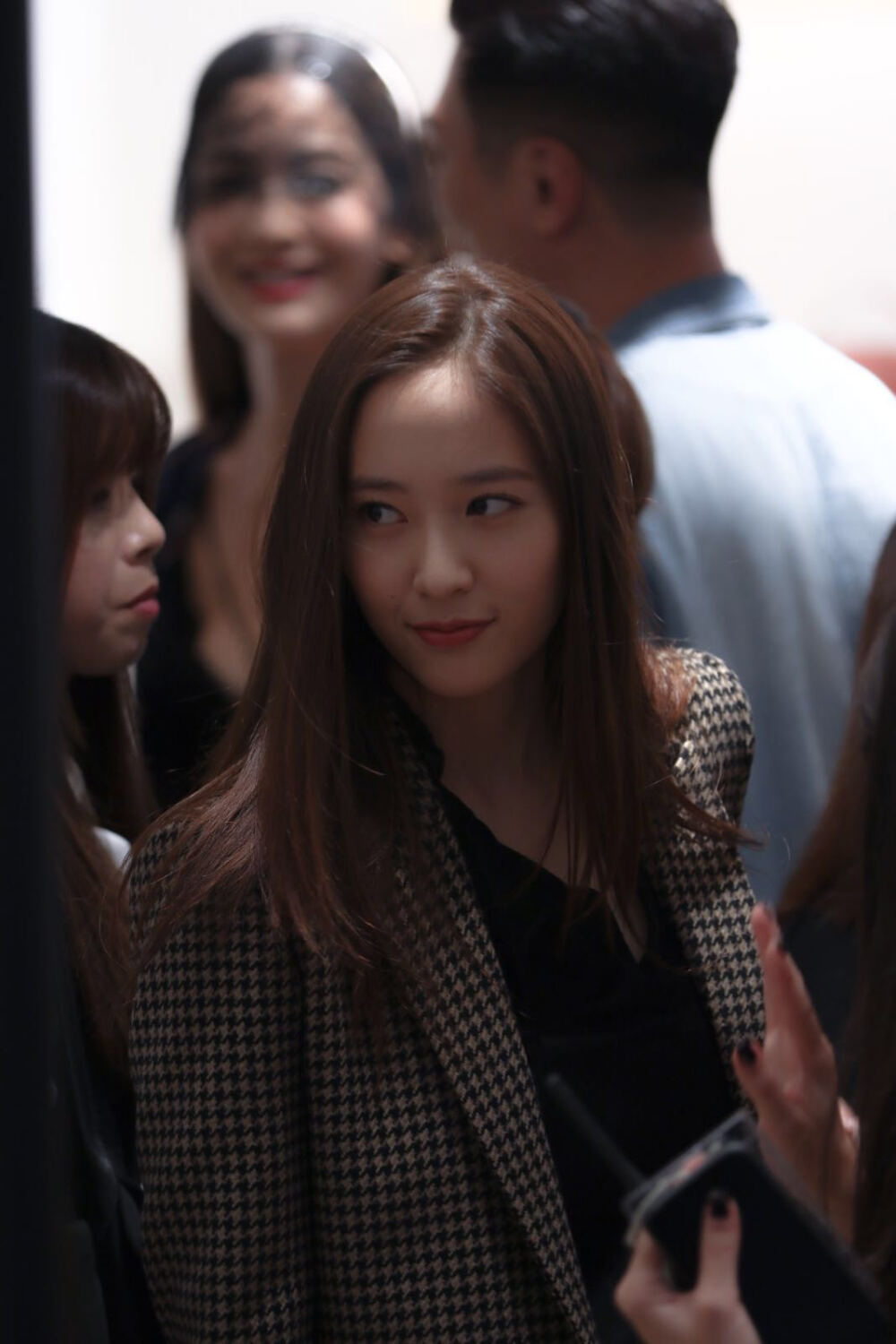 郑秀晶(chrystalsoojung),在1994年10月24日出生于美国加利福尼亚州