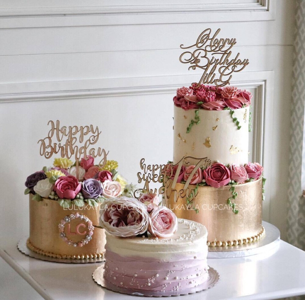 lulukaylacupcake的大蛋糕装饰~很多卡通、场景的造型值得参考哦~