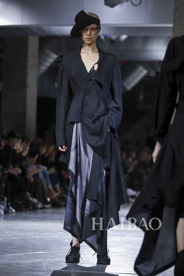 2018春夏巴黎时装周：山本耀司 (Yohji Yamamoto) 女装秀