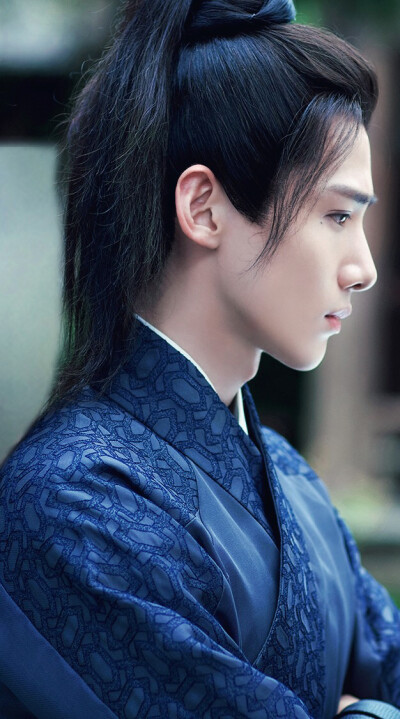 白敬亭 cr:兔牙不肥