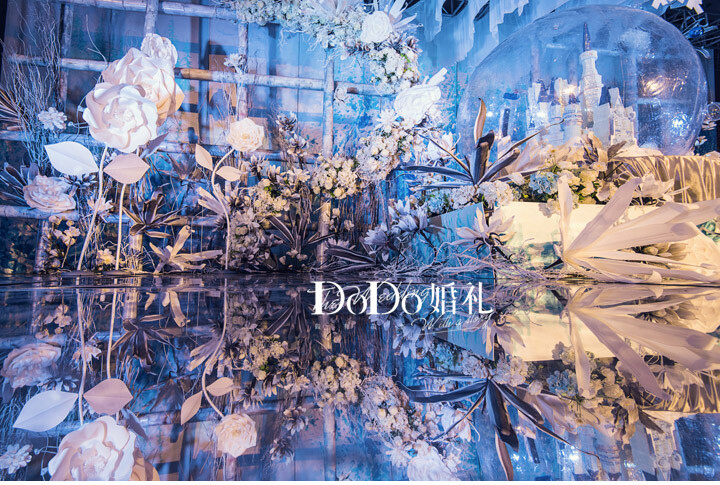 成都婚庆作品《等圆的梦》主题婚礼布置。成都DoDo婚礼，坚持“做有故事的婚礼”，专属独创的婚礼设计，杜绝模板和套路，我们注重婚礼的情感表达、视觉创新。更多美妙发现，请访问【成都DoDo婚礼官方网站】http://www.77dodo.com (手机浏览器完美兼容)