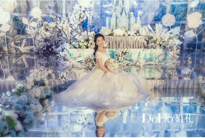 成都婚庆作品《等圆的梦》主题婚礼布置。成都DoDo婚礼，坚持“做有故事的婚礼”，专属独创的婚礼设计，杜绝模板和套路，我们注重婚礼的情感表达、视觉创新。更多美妙发现，请访问【成都DoDo婚礼官方网站】http://www.77dodo.com (手机浏览器完美兼容)