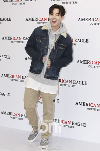 出席American eaglie 签名会