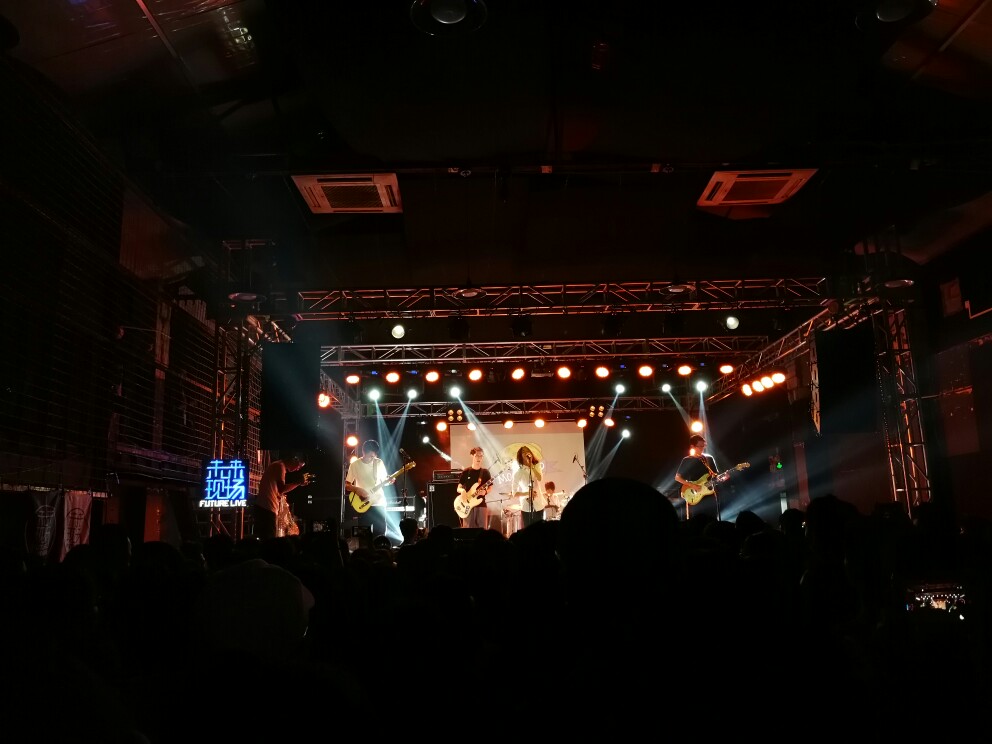 悶餅MOONBAND