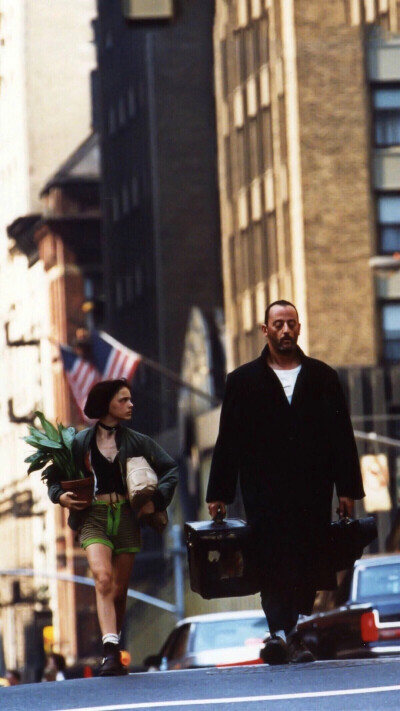 41 Natalie Portman（娜塔丽·波特曼） 、Jean Reno（让·雷诺）：法国Luc Besson（吕克·贝松）《Léon（这个杀手不太冷）》女主 Mathilda（玛蒂尔达）、男主 Léon（里昂） （2） 12