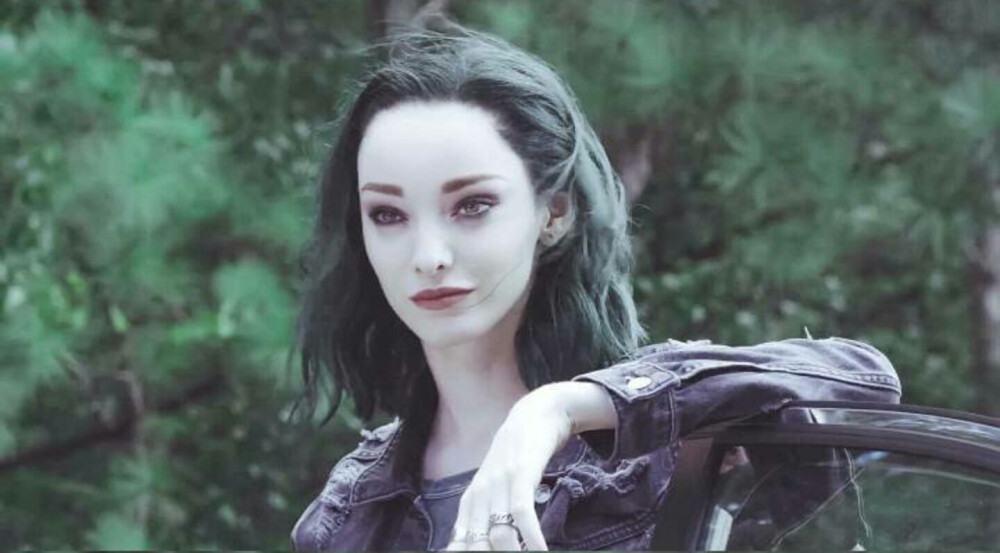 Emma Dumont