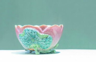 （清）乾隆 粉彩绿里花形盃
——苏州博物馆藏品