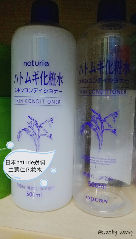 #日本naturie娥佩兰薏仁化妆水#一直用来做水膜，敷在脸上的感觉很舒服，后来在网上看到用矿泉水做水膜也是有效果的闲置了一段时间，无功无过。冬季和珂润面霜搭配着用很不错。网上说有台湾，大陆，日本三个版本，按照网上的说法，左是日版，右是大陆版，约50RMB。