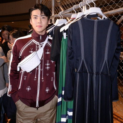 #0929_exo出道2000日纪念# #吴世勋# 171028 Valentino 时装品牌活动 in HK cr.numberonepr 取向狙击的时尚型男 ​​​​