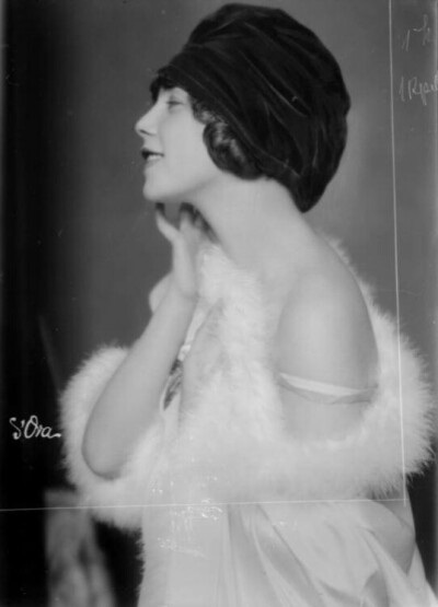 Dancer Tilly Losch, 1926, photo by Madame d’Ora ​​​