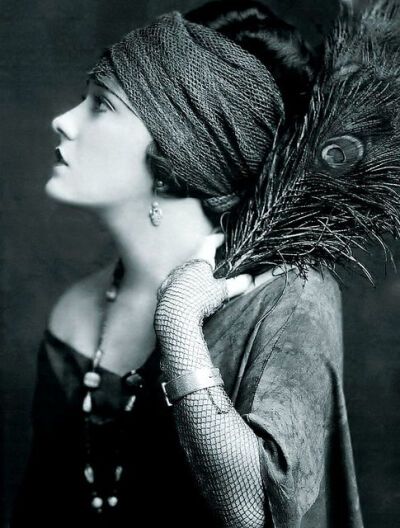 Gloria Swanson, one of the most beautiful silent film stars ever, but I liked her best in Sunset Boulevard years later. ???