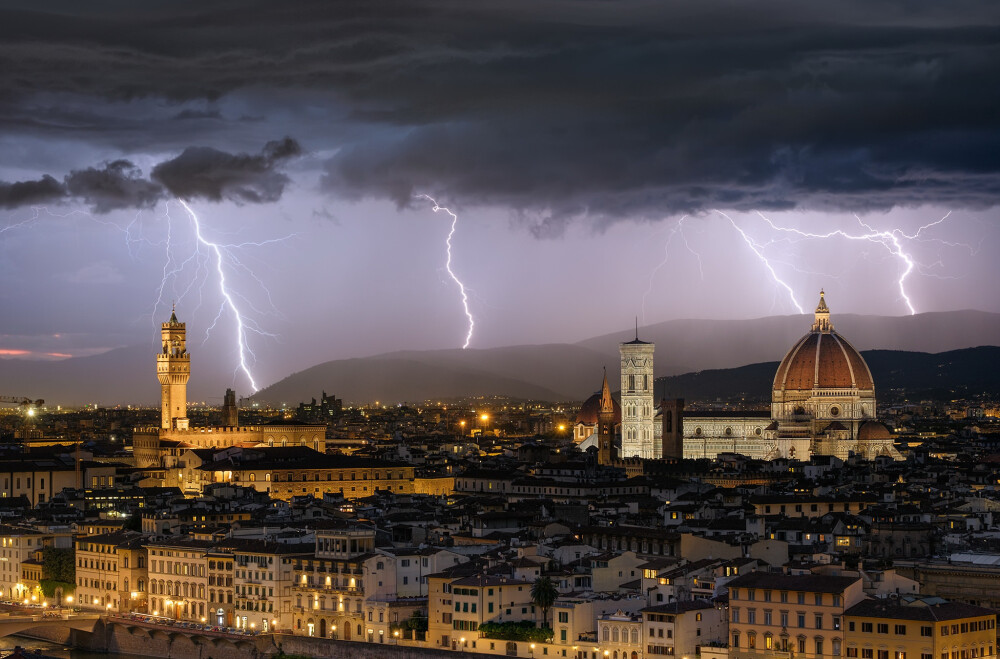 超清原图General 2048x1349 cityscape storm thunder Florence Italy