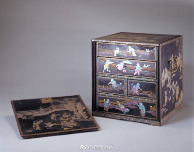 黑漆描金花卉纹方盒